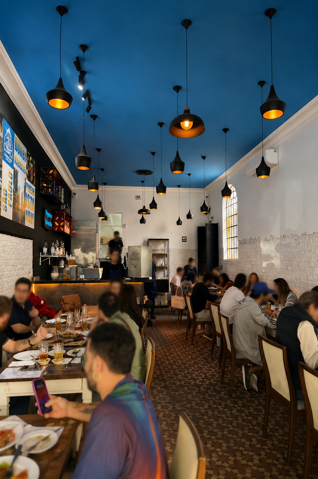 Salão acolhedor do Kebab Salonu